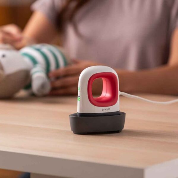 EasyPress MiniTM, Raspberry + Essentials Iron -On Bundle - Image 10